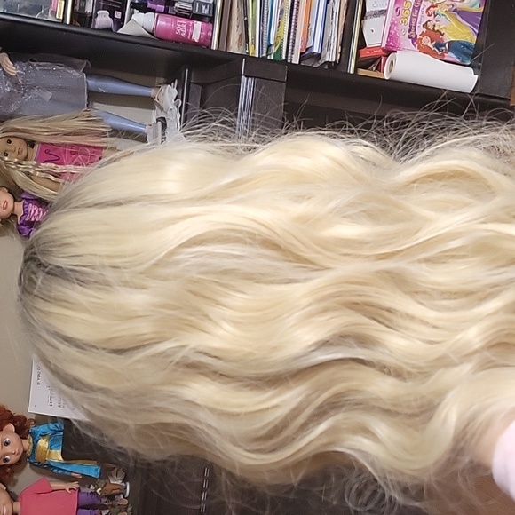 Wig 24in - Picture 4 of 10